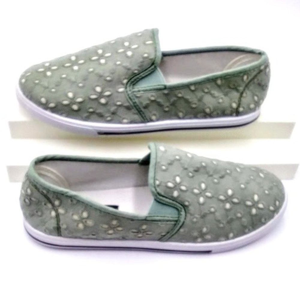 *CANVAS SLIP ON SHOE*SAGE COLOR*WOMEN 7W*COMFORT EASE*HABAND*